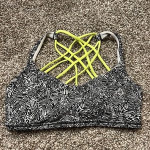 Lululemon free to be wild bra, size 6